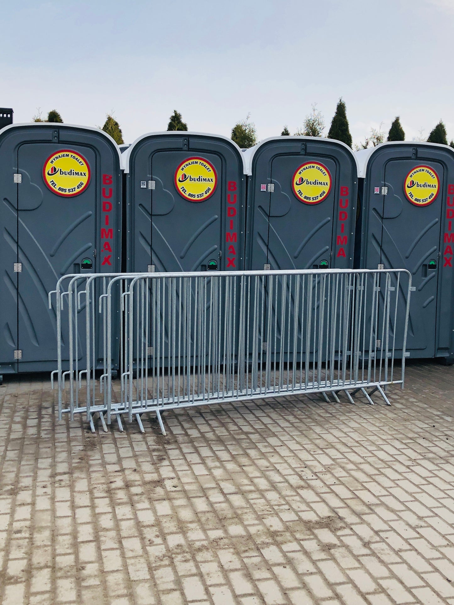 Wynajem barierki zabezpieczającej lekkiej z możliwością transportu oraz montażem - 1 m x 2,5 m